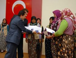 Afyonkarahisar’da, 33 Kadın Girişimciye 700’er Tl Kredi Verildi