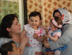 'Ölür' Denilen Nilüfer Bebek Birinci Yaş Gününü Kutladı