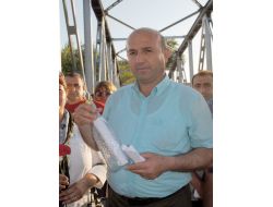 2023 Mektubunu Cam Şişe İçinde Irmağa Bıraktılar