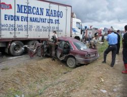 Sorgunda Trafik Kazası: 1 Ölü 2 Yaralı