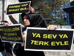 Genç Siviller'den Yeni Mahya Önerisi: Darbe Yap, Sıhhat Bul!