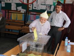 Engelliler Oy Sandığına Ulaşmakta Zorlandı