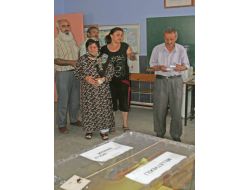 3 Gün Önce Ameliyat Oldu, Sandık Başına Plastik Sandalye İle Çıkarıldı