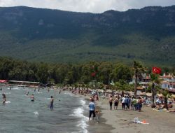 Muğla Ve İlçeleirnde Oy Kullananlar Plajlara Akın Etti