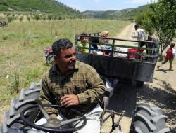 Türkiye'ye Sınırındaki Suriyeli Mülteciler