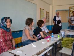 Çanakkale'de Chp'liler, Sandık Görevlisi Başörtülü Kadınları Şikayet Etti