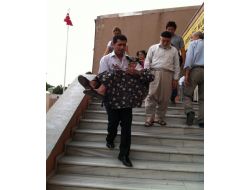 92 Yaşındaki Kadın Torununun Kucağında Oy Kullanmaya Gitti