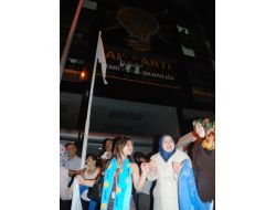 Ak Parti'nin Başarısı İzmirlileri Sokağa Döktü