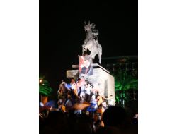 İzmir'de Ak Partililer Seçim Zaferini Kutladı