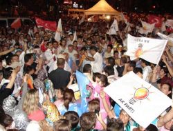 Ak Partililer Denizli’de Galibiyetlerini Zeybek Oynayarak Kutladı