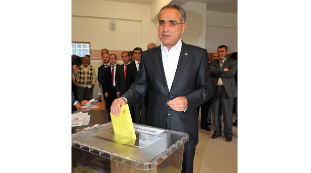 Seçimler sonrası ilk istifa..