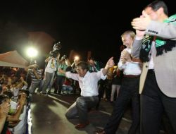 Zeybekci, Zeybek Oynadı..