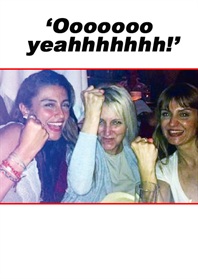 ÖZGE ULUSOY'DAN 'DÖNDÜM' POZU