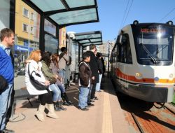 Hafif Raylı Sistem, Ücretsiz Yolcu Taşımaya Devam Ediyor