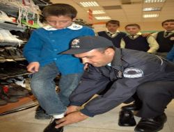 Afyonkarahisar Toplum Destekli Polislik Büro Amirliği'nden İlköğretim Öğrencilerine Yardım