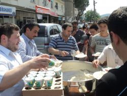 Seçim Zaferi İçin Pilav ve Ayran Dağıttı
