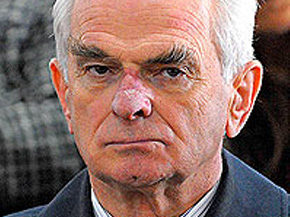 Sav kurultay için imza topluyor