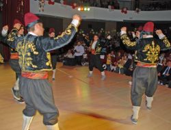 Abd’li Öğrencilerin Gösterileri Ispartalılar Tarafından Hayranlıkla İzlendi