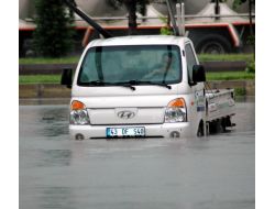 Kütahya'da Yağış Hayatı Felç Etti!