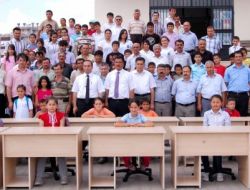 Kaymakam Işık’tan Fakir Ve Başarılı 100 Öğrenciye Çalışma Masası