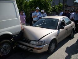 Direksiyon Başında Sara Nöbeti Geçiren Sürücü Kaza Yaptı