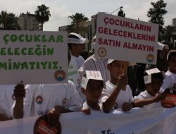 Adana’da Çocuklar Çocuk İşçiliğine Karşı Yürüdü