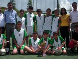 Hisar İlköğretim'den Kupalara Ambargo