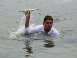 Denizcilik Lisesi Öğrencileri Diplomalarını Denizden Aldı