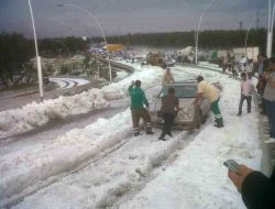 Ankara'da Ceviz Büyüklüğünde Dolu