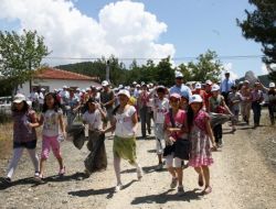 Minik Öğrenciler 1 Ton Çöp Topladı