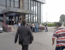 İzmir Büyükşehir Belediyesi'nde Bıçaklı Ve Protez Bacaklı Eylem