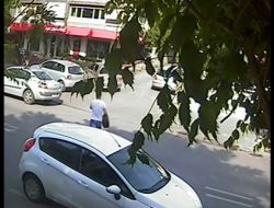 Patlayan Lastiğini Değiştirirken Araçtaki Para Dolu Çantadan Oldu