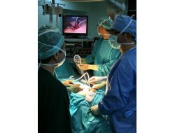 Dünyada İlk Kez Göbek Deliğinden Kasık Fıtığı Ameliyatı Yapıldı