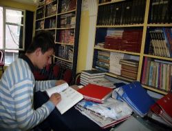 İşaret Dili İle Kitap Okuyorlar