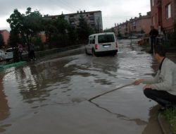 Kütahya'da Yağış Hayatı Felç Etti