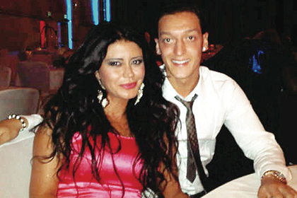 Meğer Ebru'yla 'Mesut'muş!