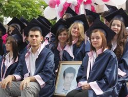 Kazada Yaşamını Yitiren Liseli Öğrenciye Arkadaşlarından Büyük Vefa