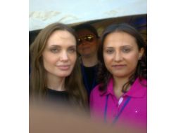 Jolie Çadırkentte Yaşayanlarla Fotoğraf Çektirdi