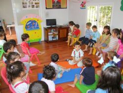 Tır'ın Üzerinde Mobil Kreş Kurdular