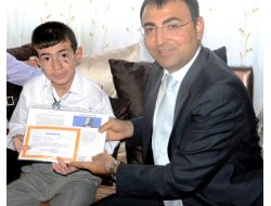 Mutlugül’ün Karnesini, Vali Toprak Evine Götürdü