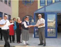 Haydi Kızlar Okula Kampanyası İle Başladığı Eğitiminde Okul Birincisi Oldu