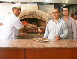 Cağ Kebabı Salonunun Açılışını Belediye Başkanı Yaptı