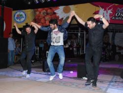 Yusuf Güney, Hem Şarkıları Hem De Esprileri İle Büyüledi