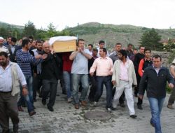 Babalar Günü'nde Kızını, Bir Gün Önce De Annesini Kaybetti