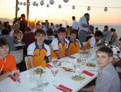 Türkçenin Yıldızları Gemide Akşam Yemeği Yedi