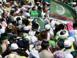 "TÜRKLERİN İSLAMİYET’İ KABÜLÜ"