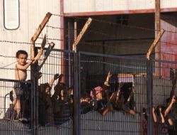 Mülteciler Arasında Yüzlerce Çocuk Var!