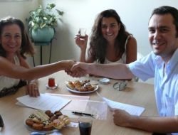 Duvardan Çıkan Türk Mobilyaları Şili Yolcusu