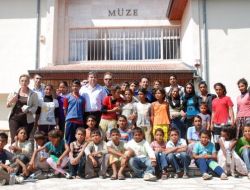 Polis Tarlada Çalışan 40 Çocuğa Lunaparkı Gezdirdi