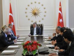 GOOGLE BAŞKANI'NI KABUL ETTİ!